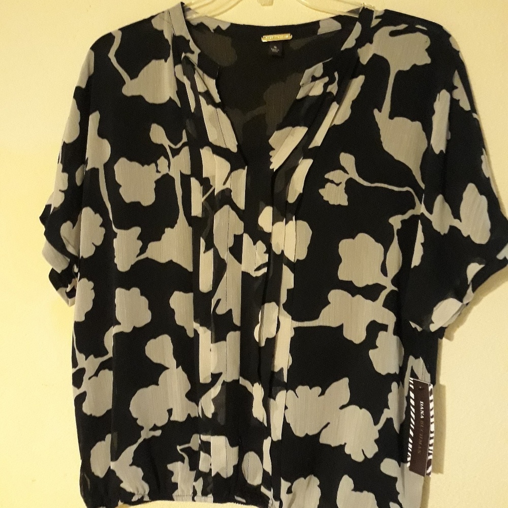 NWT Women's blouse